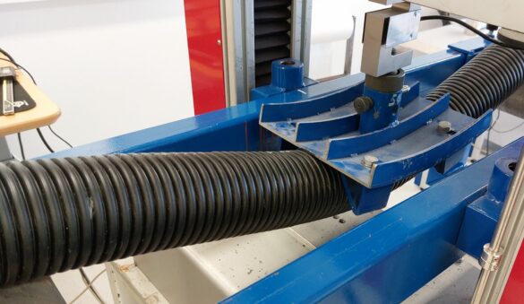 Tests show that the flexural stress needed to bend PexFlextra (SDR 11) is 19% lower than bending PertFlextra (SDR 7,4), and the flexural stress needed to bend PertFlextra is 18% lower than bending AluFlextra.