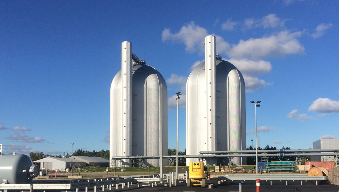 Two large day-to-day storage tanks at the Avedøre Plant near Copenhagen optimize the plant's economy by allowing electricity production when prices are high and storing surplus heat for later use.