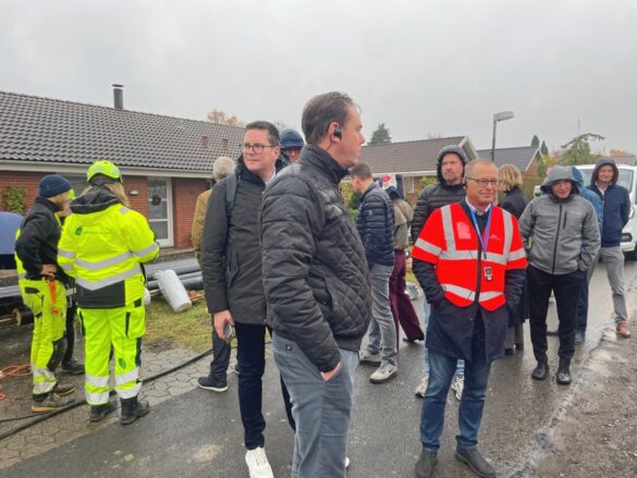 Dutch delegation on visit in Næstved looking at district heating pipes, assisted by Managing Director, Jens Andersen - Photo by Kim Palm